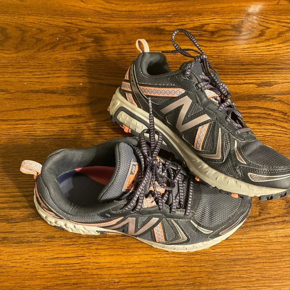 New Balance 410s V5 - Picture 1 of 9